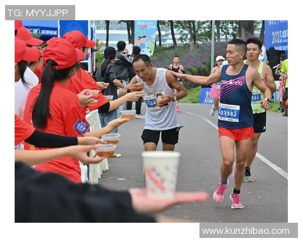 成都攀岩队在城市马拉松中的团队协作表现精彩点评与分析 成都攀岩队在城市马拉松中的团队协作表现精彩点评与分析